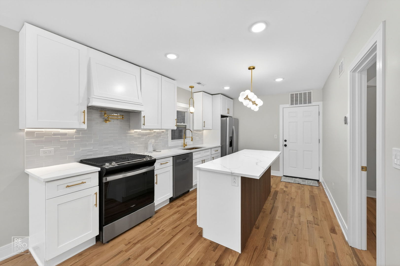 3411 S Lituanica Avenue