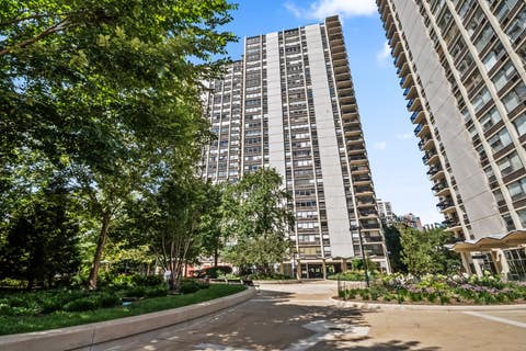 Photo of 1360 N Sandburg Terrace #2912, Chicago, IL 60610 (MLS # 12730600)