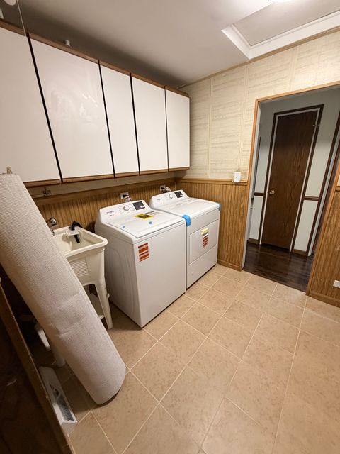 Tiny photo for 10809 Austin Avenue, Chicago Ridge, IL 60415 (MLS # 12643210)