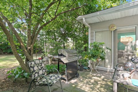 Tiny photo for 910 Division Street, Barrington, IL 60010 (MLS # 12579708)