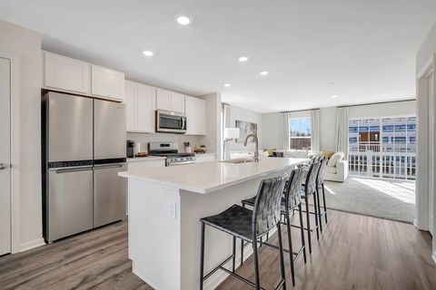 Tiny photo for 438 lakeshore Court, St. Charles, IL 60174 (MLS # 12487808)
