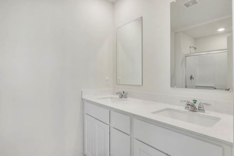 Tiny photo for 438 lakeshore Court, St. Charles, IL 60174 (MLS # 12487808)