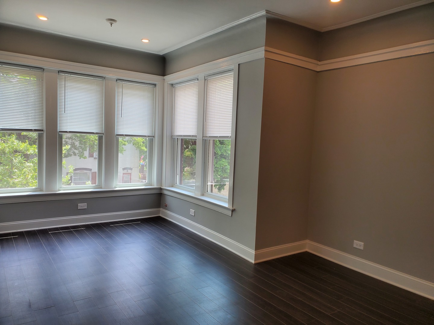 1322 W Ardmore Avenue 1