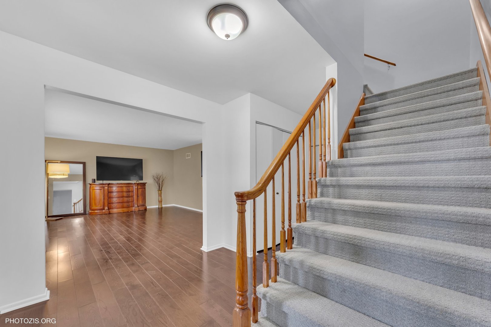 445 Kinkaid Court