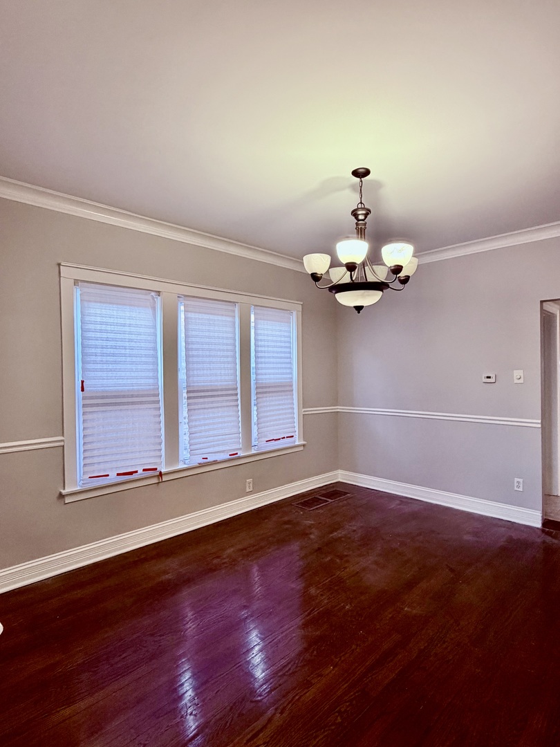 6210 S Sacramento Avenue