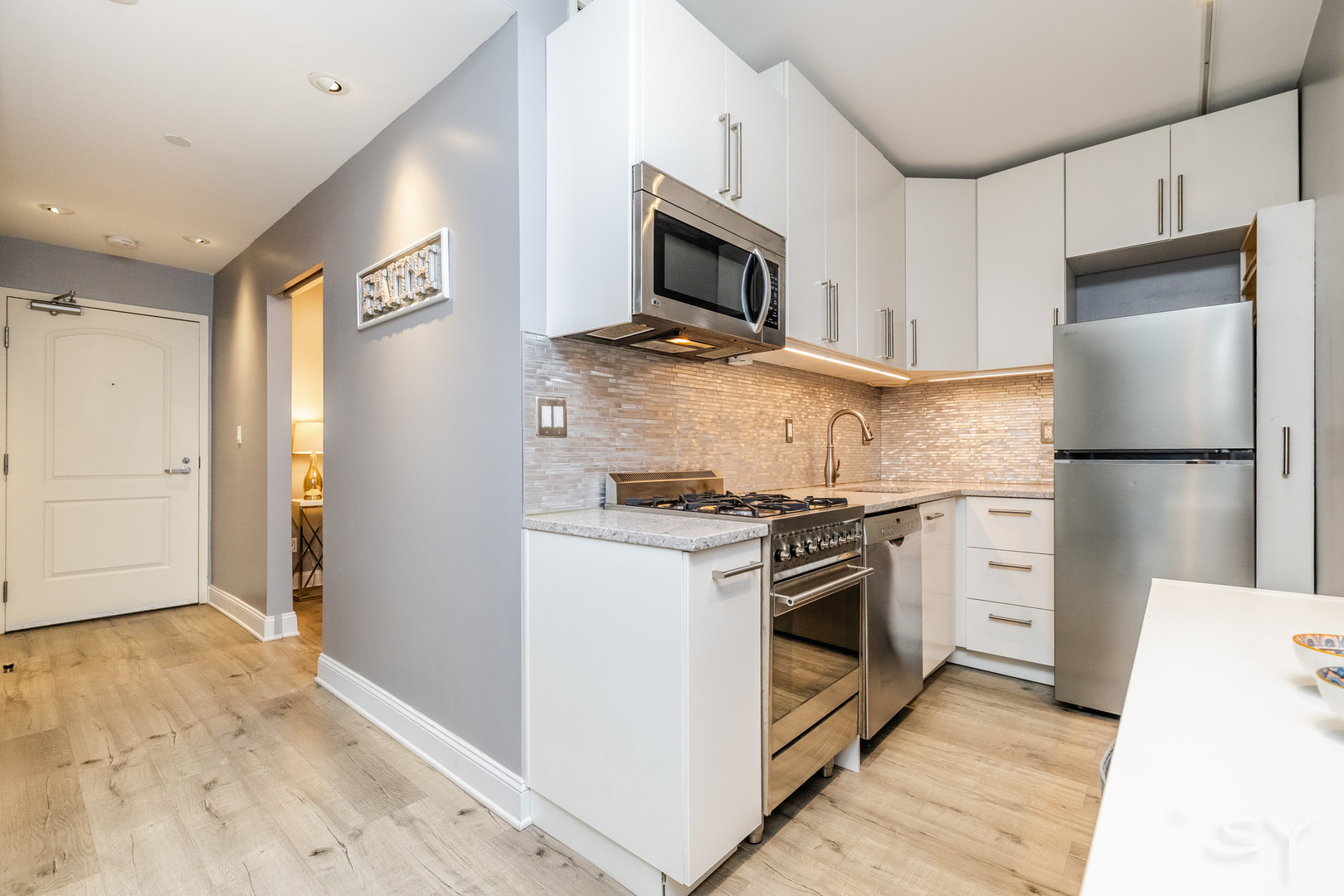 21 W Chestnut Street 907