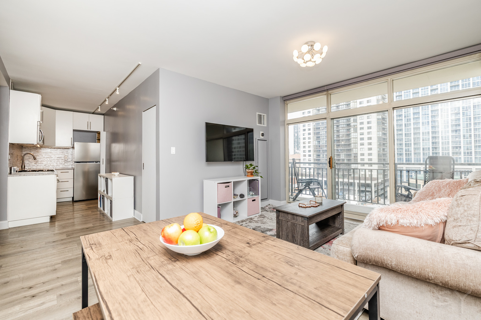 21 W Chestnut Street 907