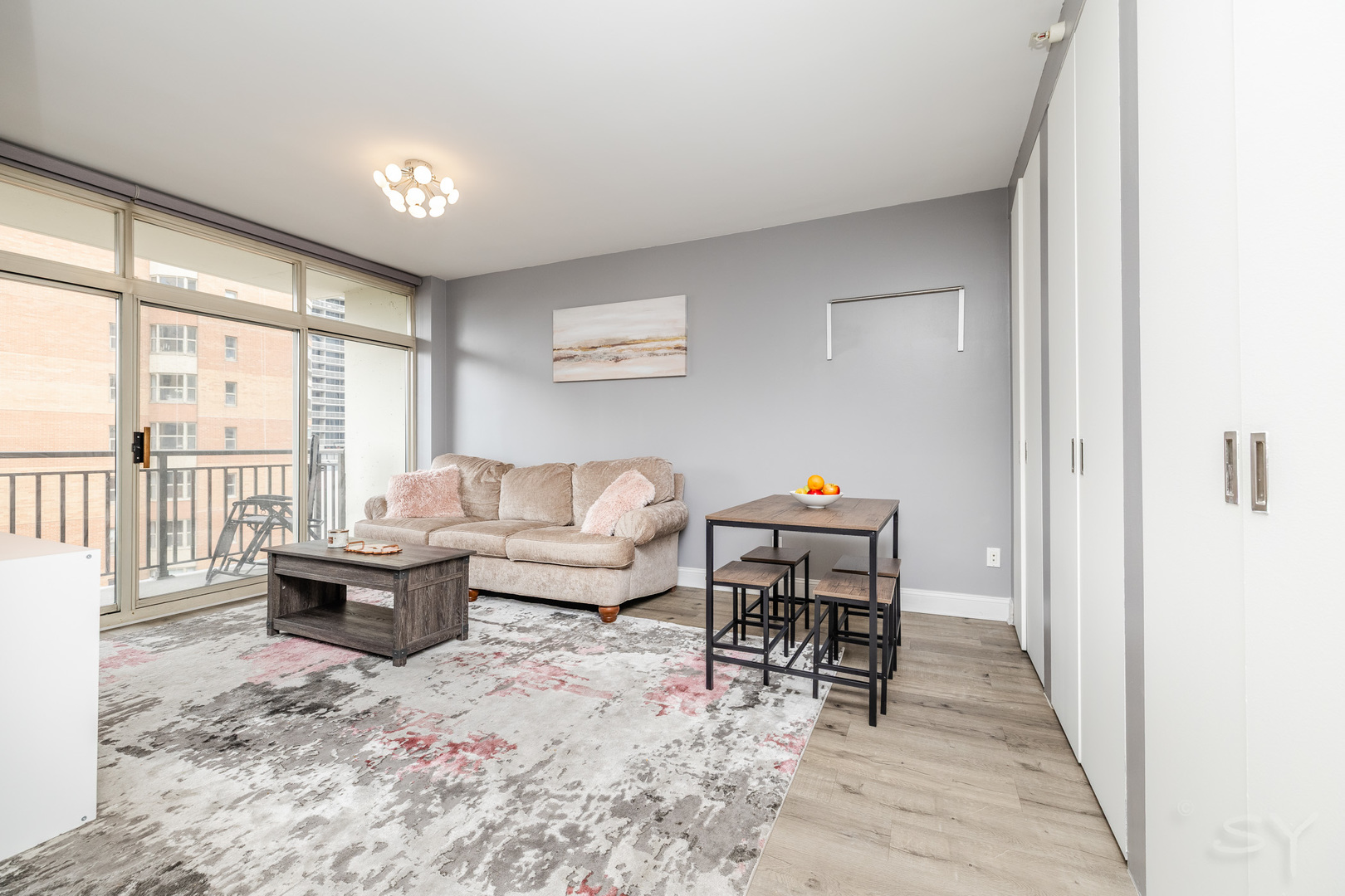 21 W Chestnut Street 907