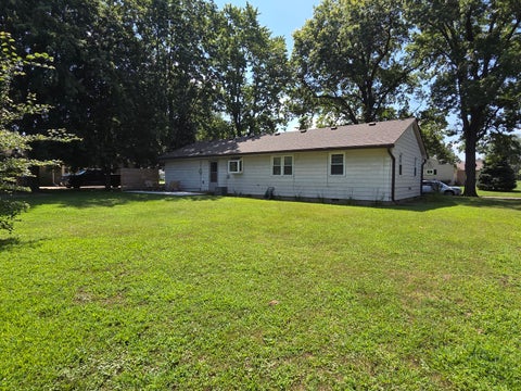 Tiny photo for 1112 Beechwood Avenue, Bloomington, IL 61701 (MLS # 12723398)