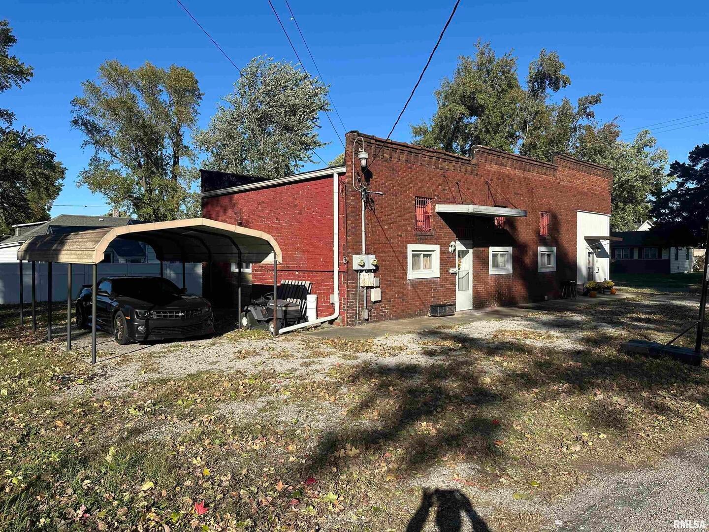 401 N DIVISION Street A & B