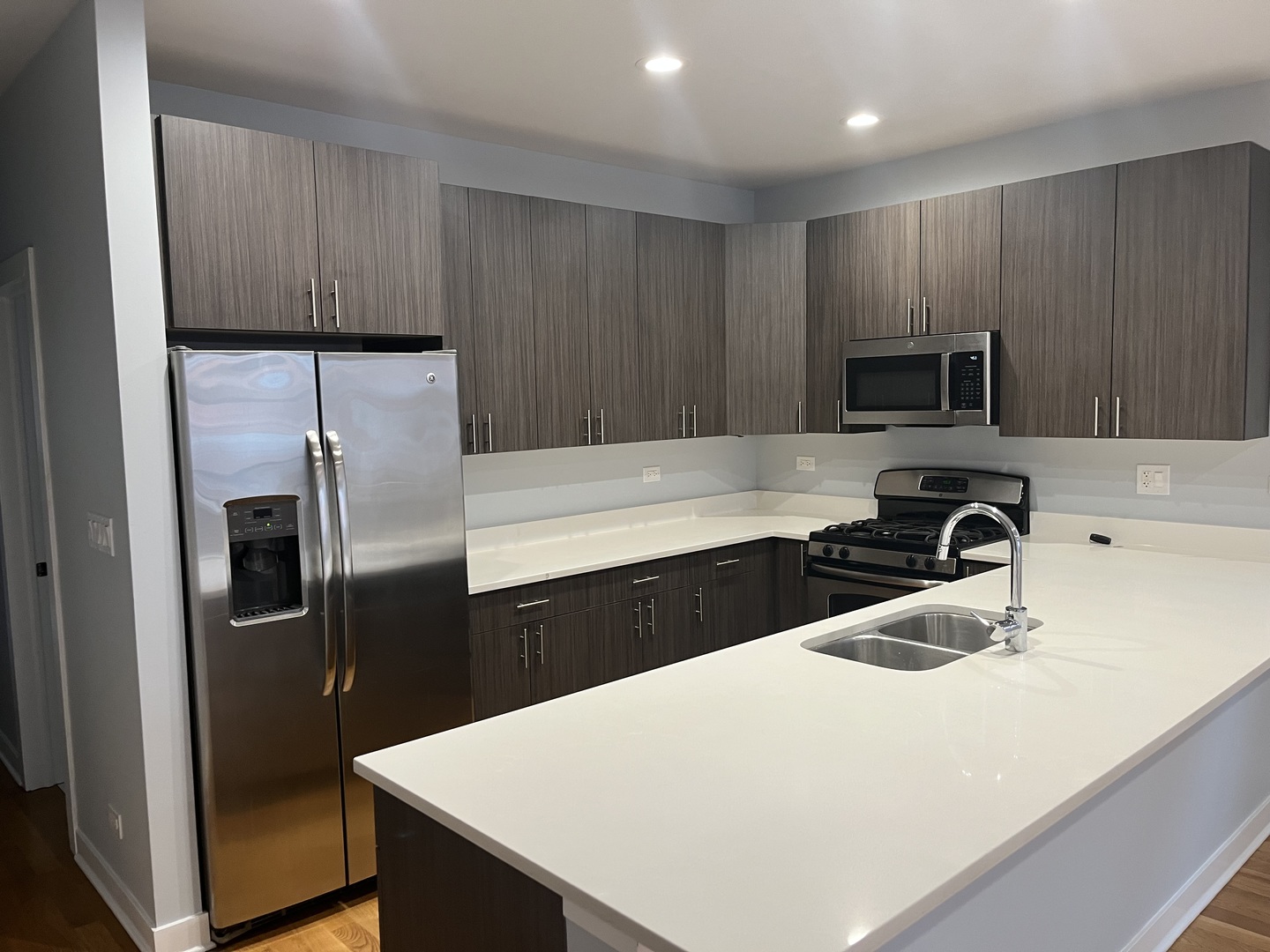 693 N Peoria Street 2N