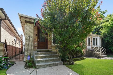 Tiny photo for 4551 W Foster Avenue, Chicago, IL 60630 (MLS # 12417321)