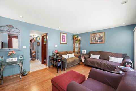 Tiny photo for 4551 W Foster Avenue, Chicago, IL 60630 (MLS # 12417321)