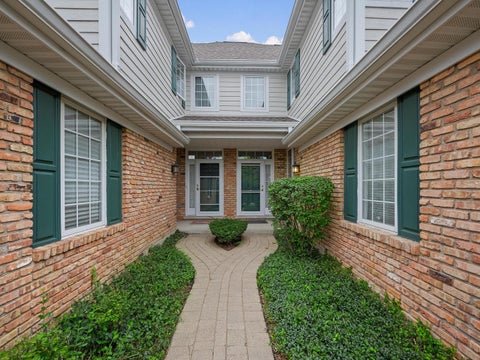 Photo of 316 Reserve Circle, Clarendon Hills, IL 60514 (MLS # 12795945)