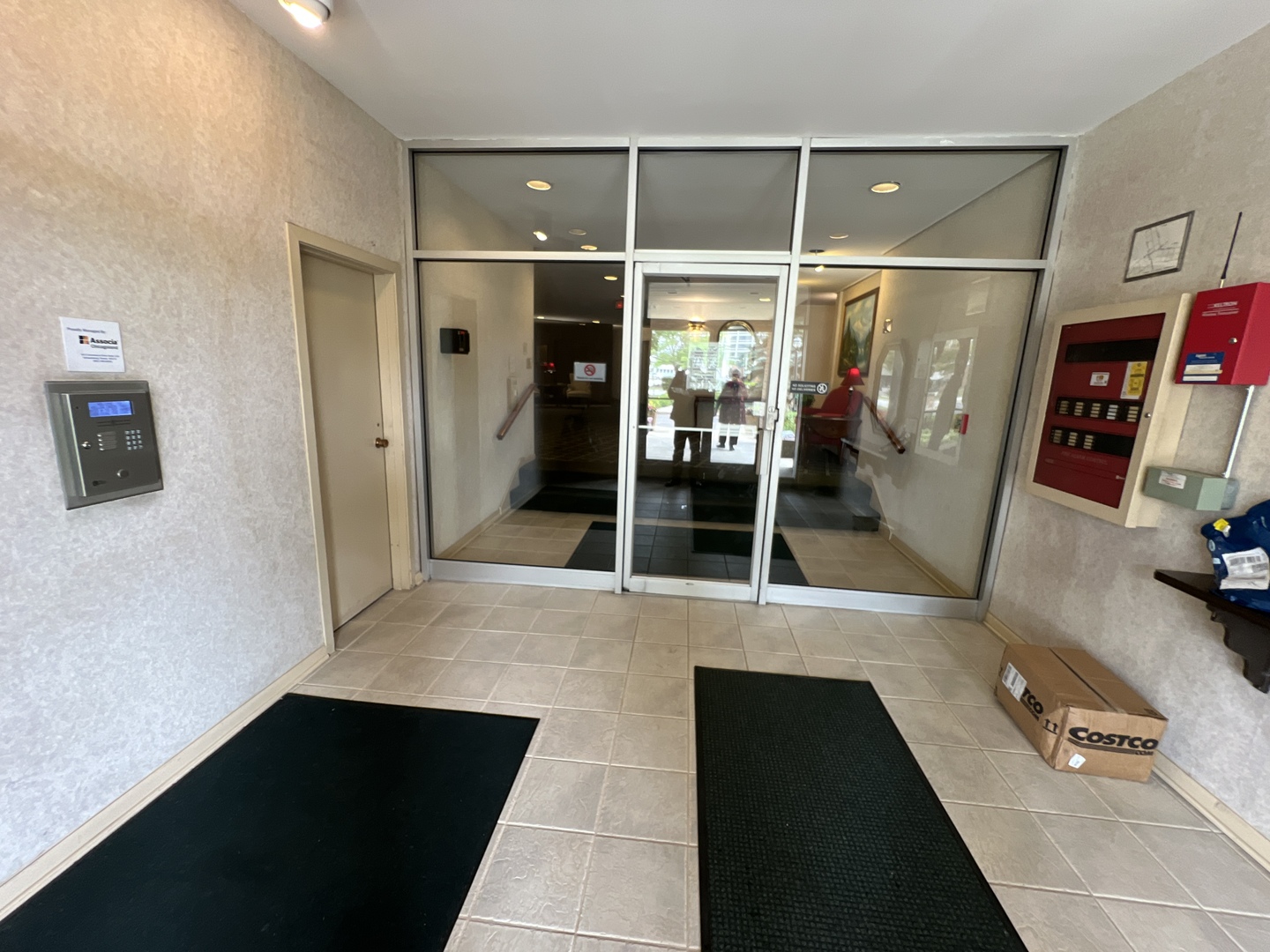900 E Wilmette Road 411