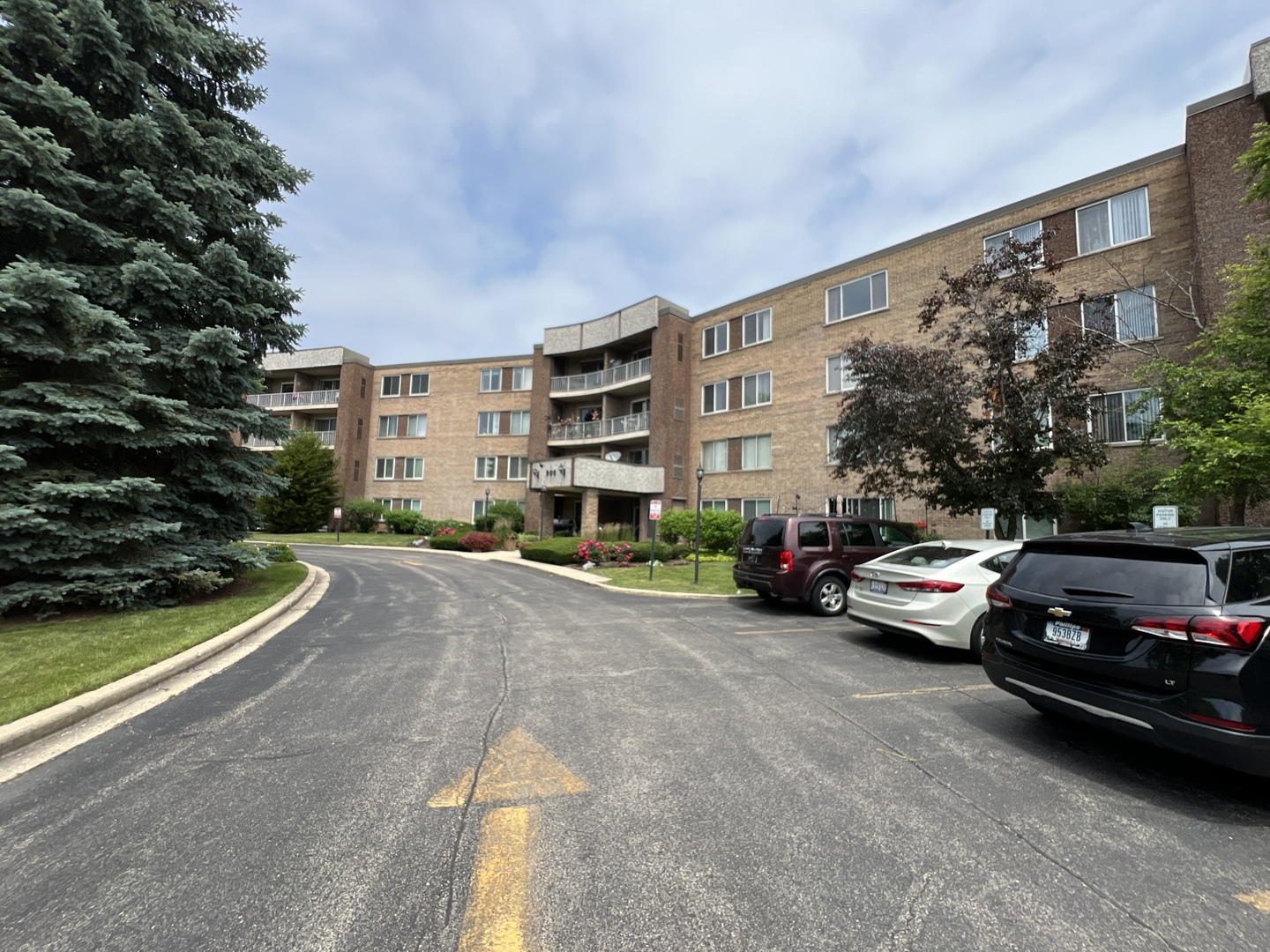 900 E Wilmette Road 411