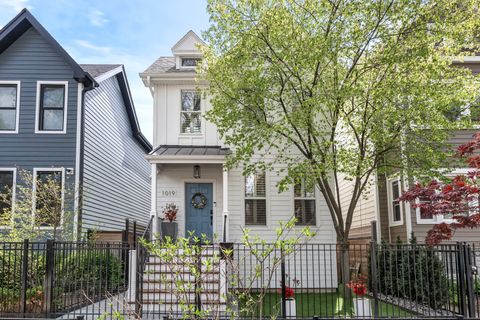 Photo of 1019 W George Street, Chicago, IL 60657 (MLS # 12639754)