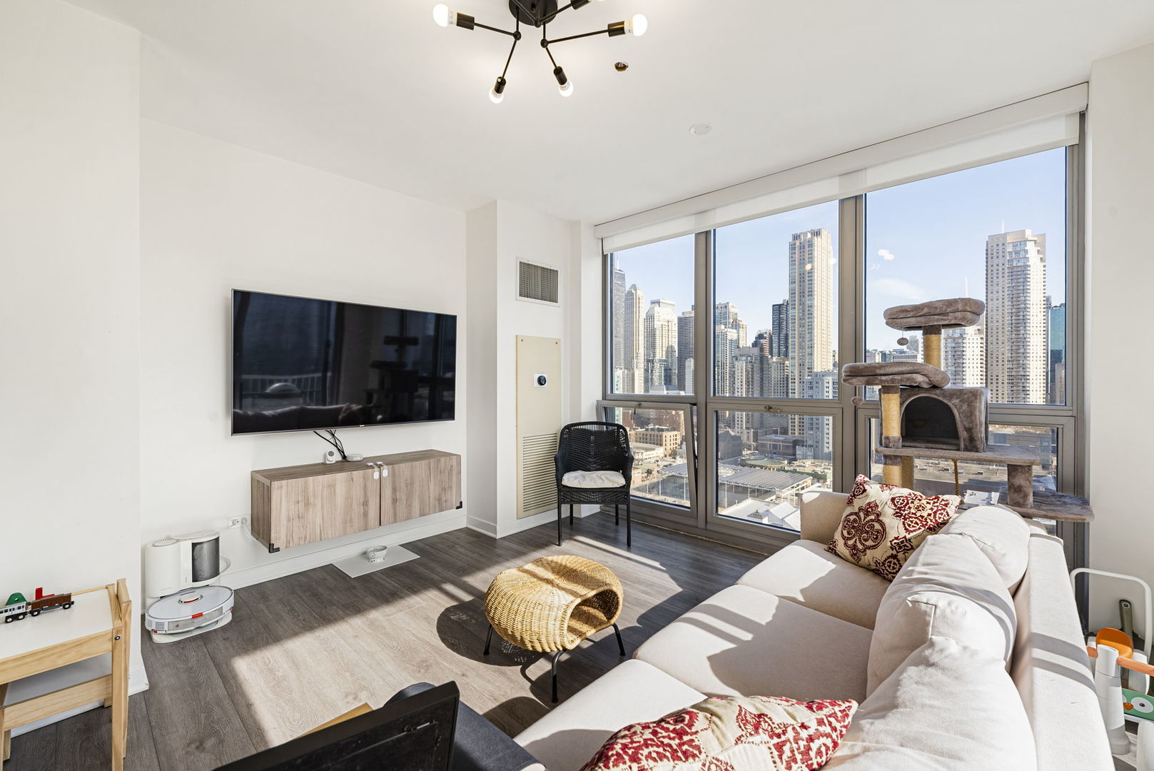 200 W Grand Avenue 2101