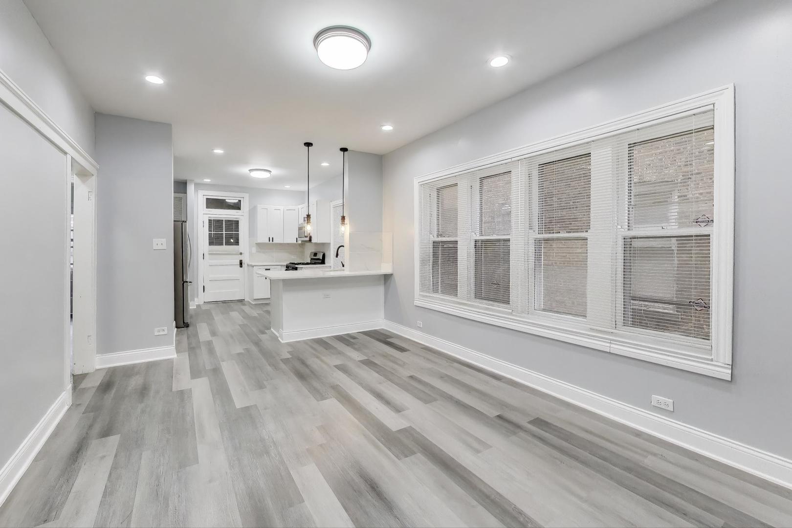 8008 S Loomis Boulevard