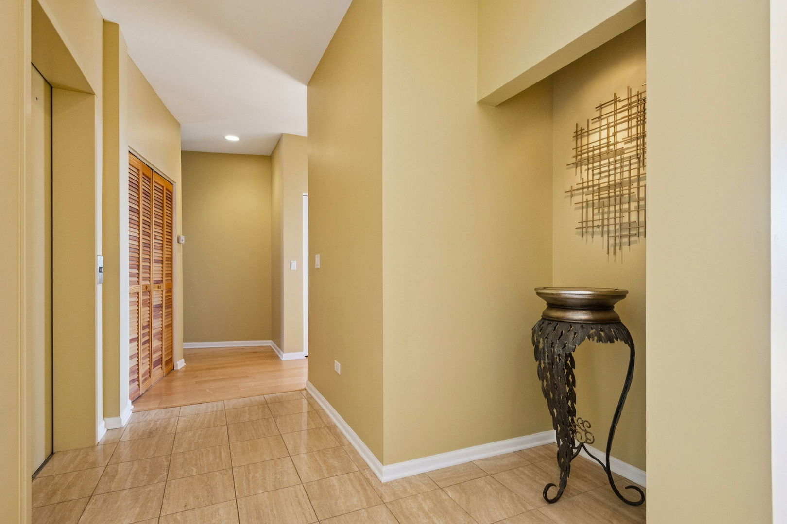 7748 N Sheridan Road 5