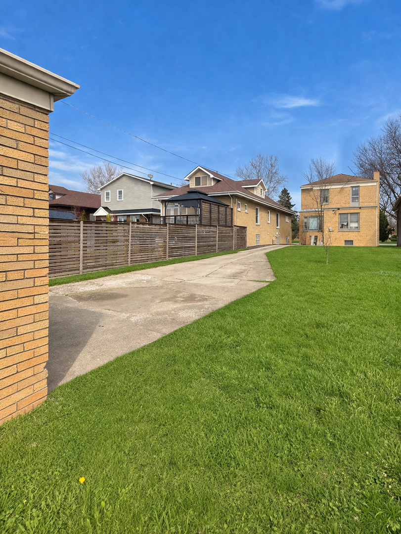 10126 S Oakley Avenue