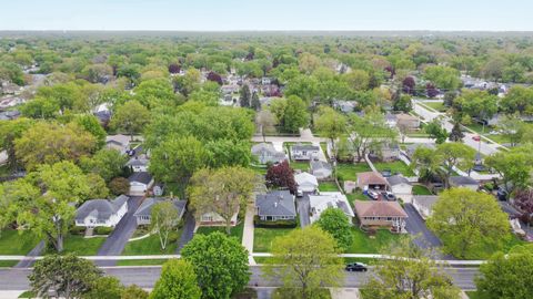 Tiny photo for 1020 Pershing Avenue, Wheaton, IL 60189 (MLS # 12636422)