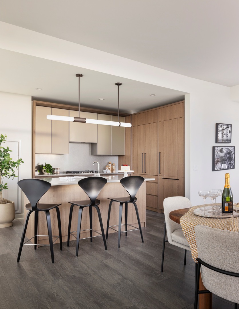 164 N Peoria Street 3002