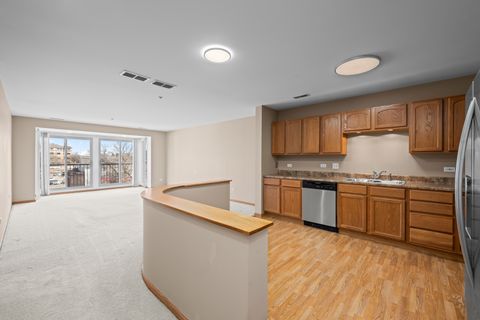 Tiny photo for 100 N Bokelman Street #330, Roselle, IL 60172 (MLS # 12621390)