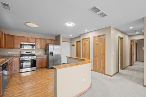 Tiny photo for 100 N Bokelman Street #330, Roselle, IL 60172 (MLS # 12621390)