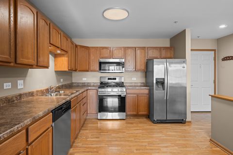 Tiny photo for 100 N Bokelman Street #330, Roselle, IL 60172 (MLS # 12621390)