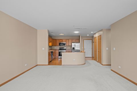 Tiny photo for 100 N Bokelman Street #330, Roselle, IL 60172 (MLS # 12621390)