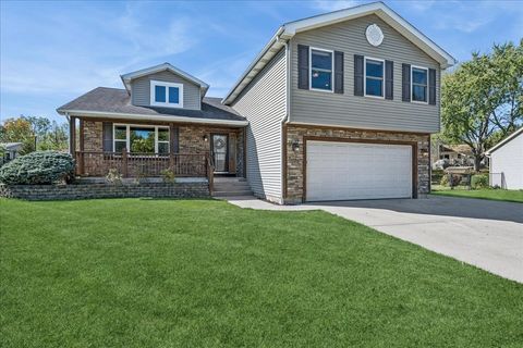 Photo of 1455 Saddlebrook Circle, Algonquin, IL 60102 (MLS # 12472351) Photo of 1455 Saddlebrook Circle, Algonquin, IL 60102 (MLS # 12472351)