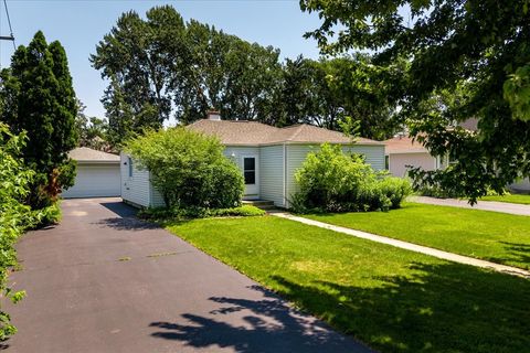 Photo of 17 S Walnut Street, Palatine, IL 60067 (MLS # 12700217)