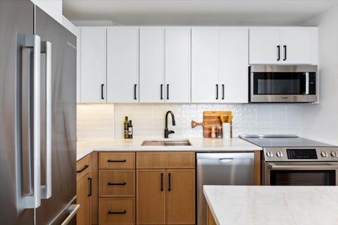 Tiny photo for 1355 N Sandburg Terrace #2801D, Chicago, IL 60610 (MLS # 12775839)