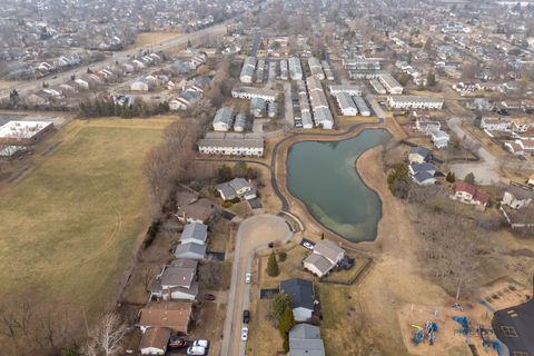 Tiny photo for 240 Osage Terrace, Buffalo Grove, IL 60089 (MLS # 12595882)