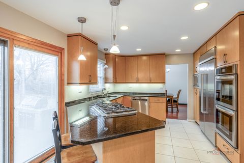 Tiny photo for 240 Osage Terrace, Buffalo Grove, IL 60089 (MLS # 12595882)