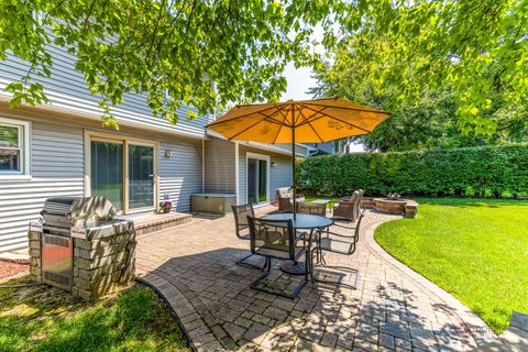 Tiny photo for 240 Osage Terrace, Buffalo Grove, IL 60089 (MLS # 12595882)