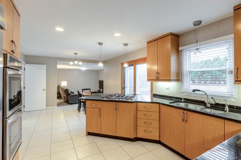 Tiny photo for 240 Osage Terrace, Buffalo Grove, IL 60089 (MLS # 12595882)