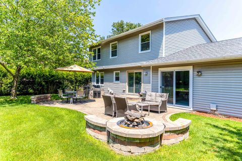 Tiny photo for 240 Osage Terrace, Buffalo Grove, IL 60089 (MLS # 12595882)