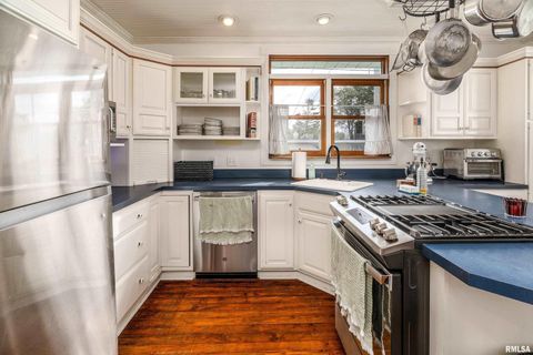 Tiny photo for 2101 WALNUT Street, Murphysboro, IL 62966 (MLS # EB460039)