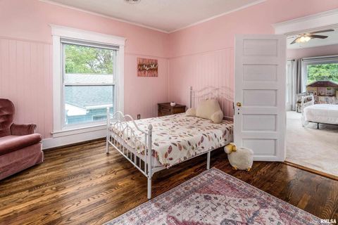 Tiny photo for 2101 WALNUT Street, Murphysboro, IL 62966 (MLS # EB460039)