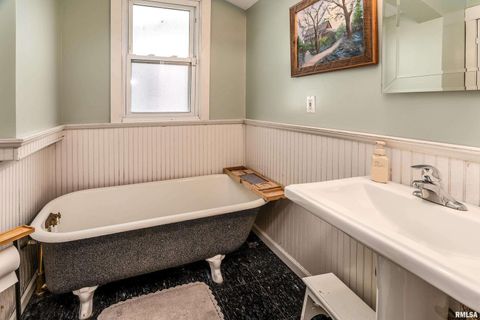 Tiny photo for 2101 WALNUT Street, Murphysboro, IL 62966 (MLS # EB460039)