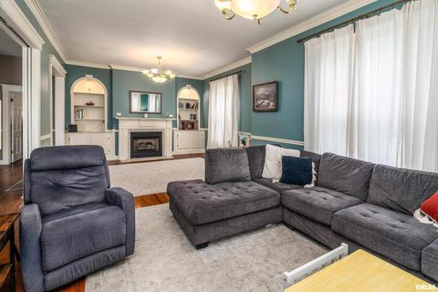 Tiny photo for 2101 WALNUT Street, Murphysboro, IL 62966 (MLS # EB460039)