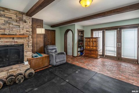 Tiny photo for 2101 WALNUT Street, Murphysboro, IL 62966 (MLS # EB460039)