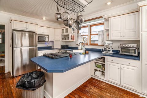 Tiny photo for 2101 WALNUT Street, Murphysboro, IL 62966 (MLS # EB460039)