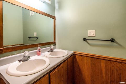 Tiny photo for 2101 WALNUT Street, Murphysboro, IL 62966 (MLS # EB460039)