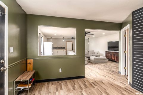 Tiny photo for 2101 WALNUT Street, Murphysboro, IL 62966 (MLS # EB460039)