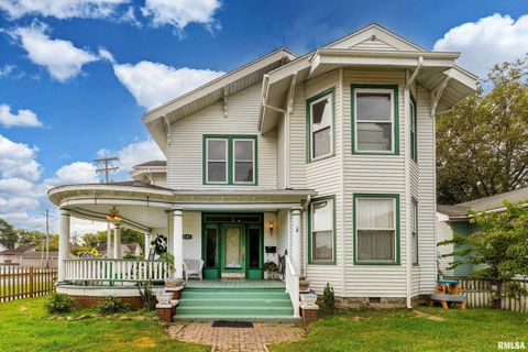 Tiny photo for 2101 WALNUT Street, Murphysboro, IL 62966 (MLS # EB460039)