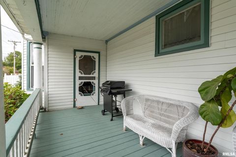 Tiny photo for 2101 WALNUT Street, Murphysboro, IL 62966 (MLS # EB460039)