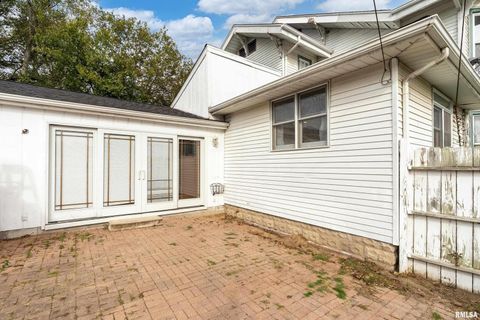 Tiny photo for 2101 WALNUT Street, Murphysboro, IL 62966 (MLS # EB460039)